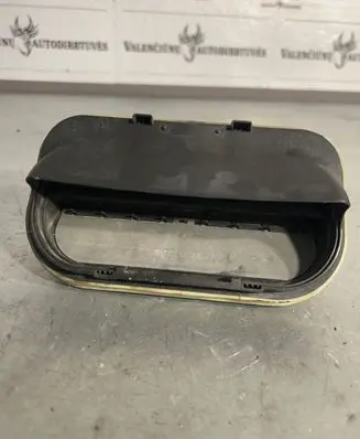 Mercedes-Benz B W246 W242 Quarter panel pressure vent A2048300442