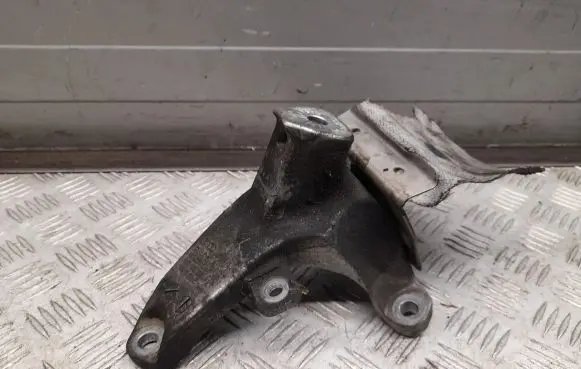 Audi Q5 SQ5 Engine mounting bracket 4G0199308P
