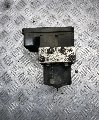 Volkswagen Golf V ABS Pump 1K0907379Q 1K0614517M