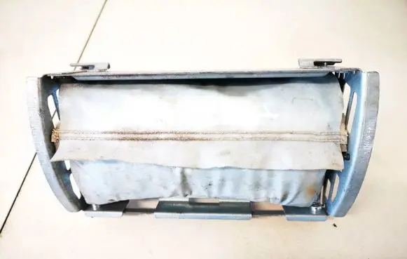 Mitsubishi Carisma Passenger airbag