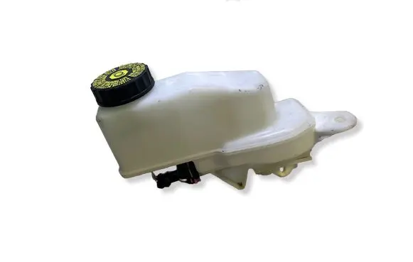 Toyota Yaris Cross Brake fluid reservoir 0204853276
