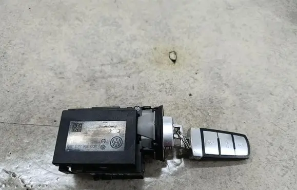Volkswagen PASSAT B7 Ignition lock 3C0905843AD