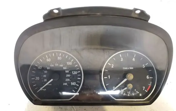 BMW 1 E81 E87 Speedometer (instrument cluster) 102496231