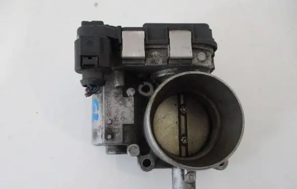 Volkswagen Golf VII Throttle body valve 03F133062B