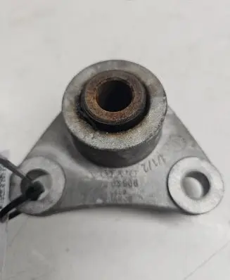 Volvo V70 Engine mount bracket 9203968
