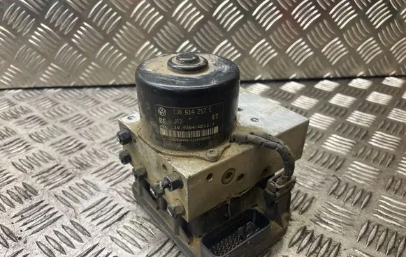 Audi A3 S3 8L ABS Pump 1J0907379Q