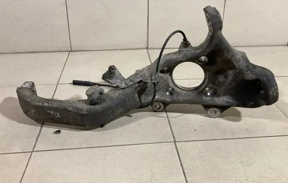 BMW X5 E70 Front wheel hub spindle knuckle 6773783