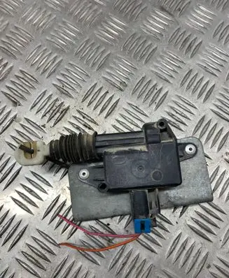 Fuel tank cap lock