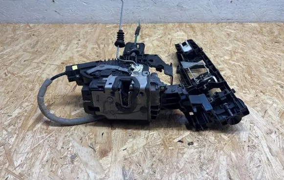 Mercedes-Benz GLC X253 C253 Front door lock A2220063999