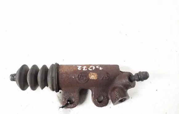 Toyota Auris 150 Clutch slave cylinder 31470-12190