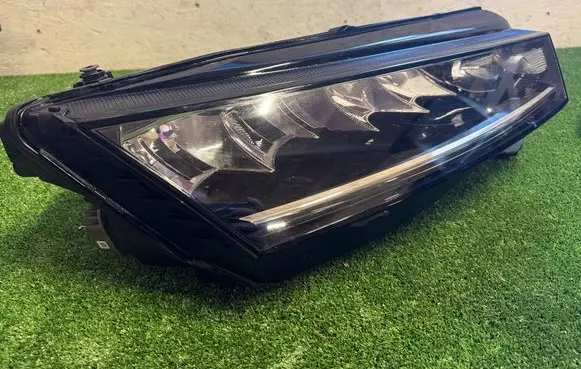 Skoda Octavia Mk4 Headlight/headlamp 030111823200 5E4941016 LE18A6418