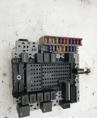 Volvo XC90 Fuse module 30679527 03W492 000002895141