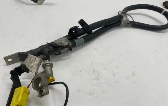 Volkswagen Phaeton Positive cable (battery)