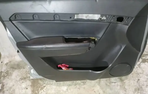 Chevrolet Captiva Front door card panel trim