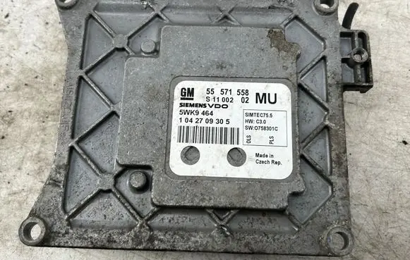 Opel Zafira A Engine control unit/module 55571558 5WK9464
