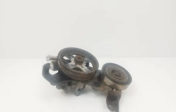 Toyota Corolla Verso E121 Power steering pump 52020
