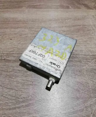 Audi A6 S6 C4 4A Aerial antenna amplifier 0QF76KF 020077