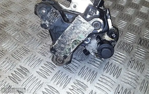 Mercedes-Benz E W212 Fuel injection high pressure pump a6420701201