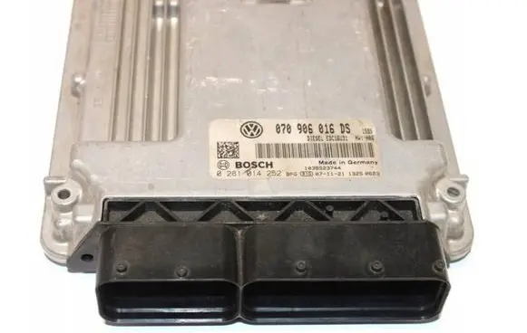 Volkswagen Transporter - Caravelle T5 Engine control unit/module 070906016DS 1039S23744 0281014252