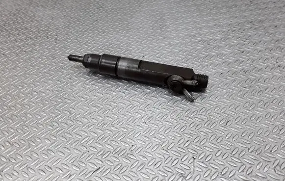 Audi A6 S6 C4 4A Fuel injector 046130201F
