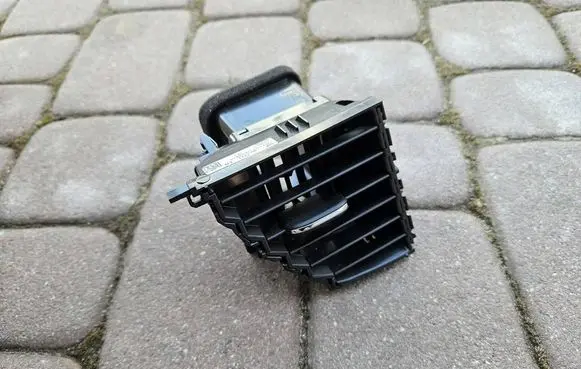Opel Insignia B Dash center air vent grill 39017311