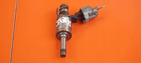 Nissan Juke I F15 Fuel injector 8201438013 20MB54