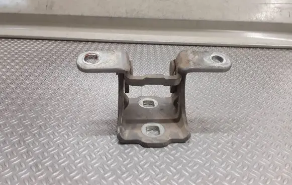 Opel Meriva B Rear door lower hinge 
