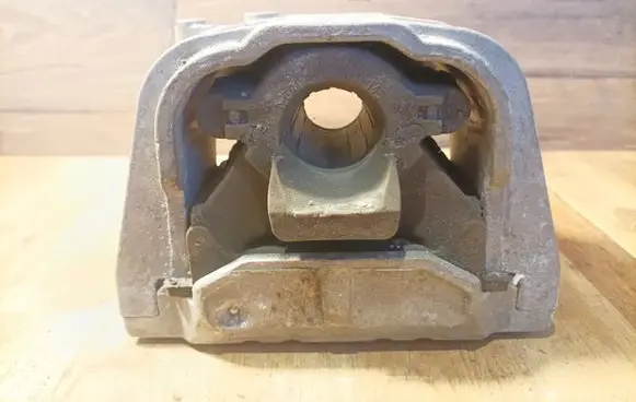 Volkswagen Golf V Engine mount bracket 1K0199262
