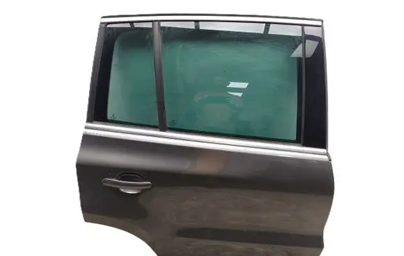 Volkswagen Tiguan Rear door