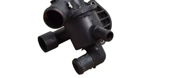 Audi TT TTS Mk2 Thermostat/thermostat housing 03L121111M