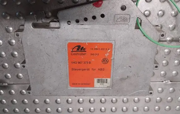 Volkswagen Golf III ABS control unit/module 1H0907379B