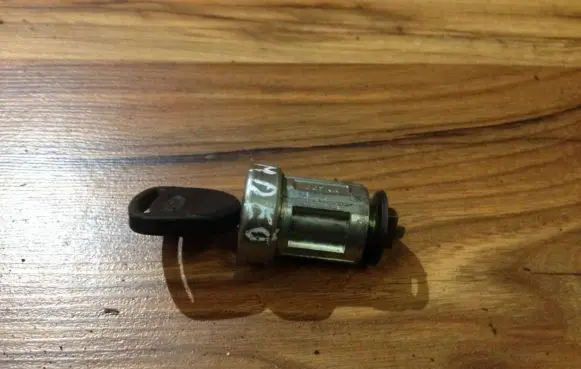 Ford Mondeo MK II Ignition lock d07ka