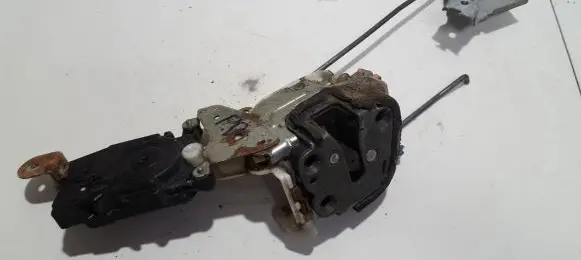 Subaru Impreza I Front door lock