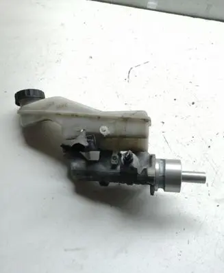 Toyota Corolla Verso AR10 Master brake cylinder 25113379