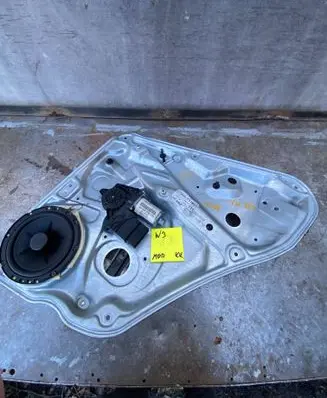 Volkswagen PASSAT B5 Rear door window regulator with motor 