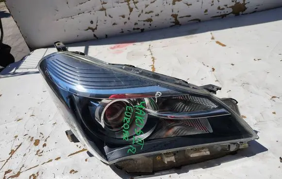 Toyota Yaris Headlight/headlamp