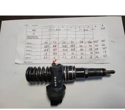 Skoda Octavia Mk2 (1Z) Fuel injector 0414720215 038130073AG