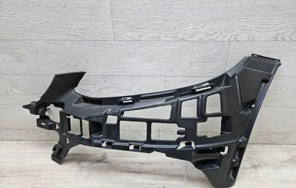Mercedes-Benz C W205 Front bumper mounting bracket A2058850565