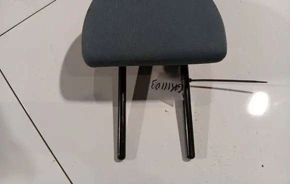 Mitsubishi Colt Front seat headrest