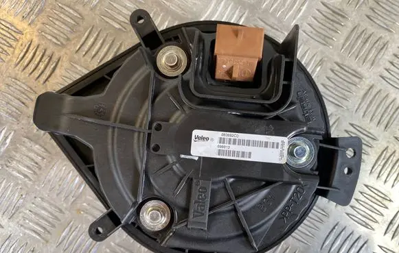 Audi A4 S4 B6 8E 8H Climate control unit 983692C0 698813