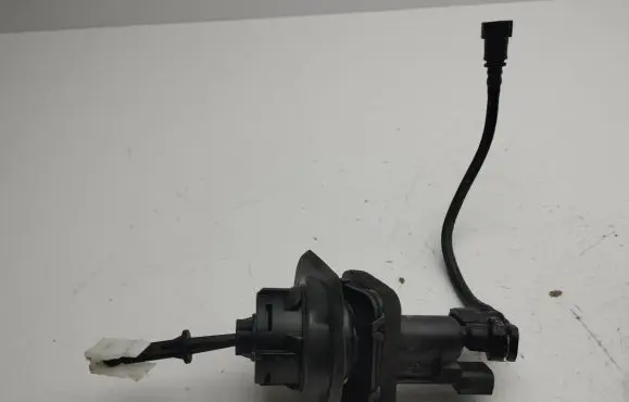 Ford C-MAX II Clutch master cylinder BV617A542BA