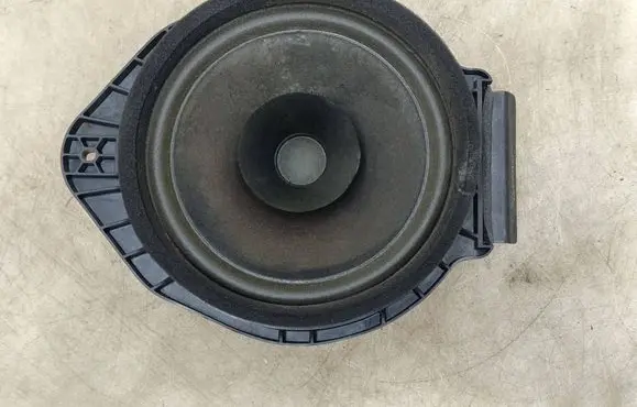 Opel Astra J Rear door speaker