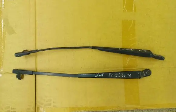 Renault Modus Front wiper blade arm 8200360823 8200360824