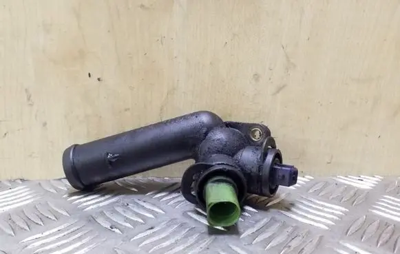 Volkswagen Multivan T4 Engine coolant pipe/hose 074121133D