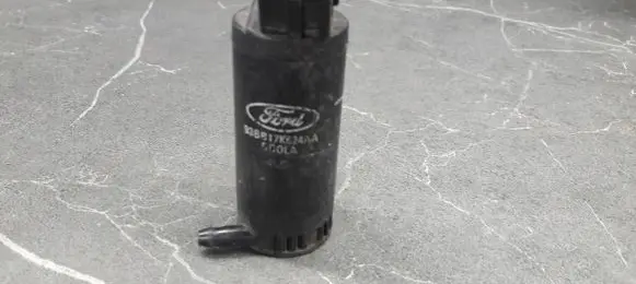 Ford Focus Windscreen/windshield washer pump 93BB17K624AA