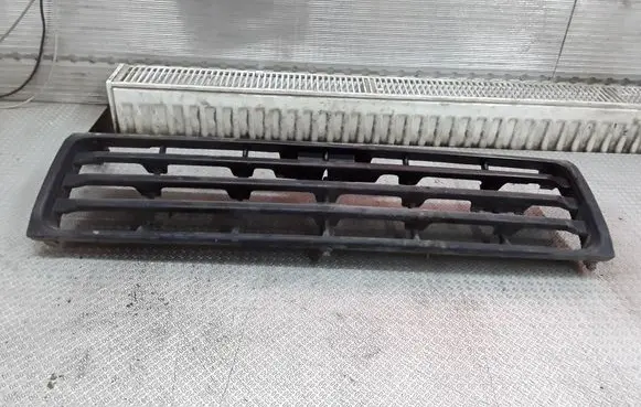 Mitsubishi Pajero Front bumper upper radiator grill MB64572021