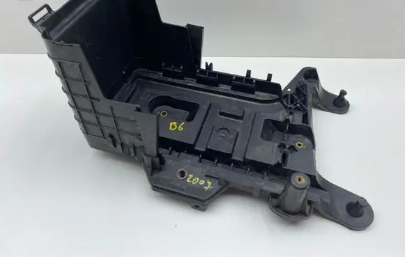 Volkswagen PASSAT B6 Battery box tray 1K0915333C 1K0915336B