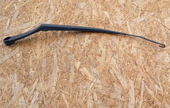 Hyundai i30 Front wiper blade arm 420011233