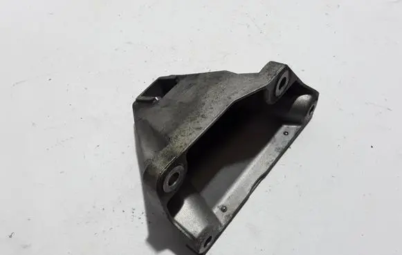 BMW 5 GT F07 Engine mounting bracket 6777628