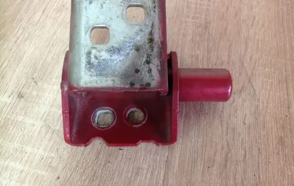 Renault Clio III Rear door upper hinge